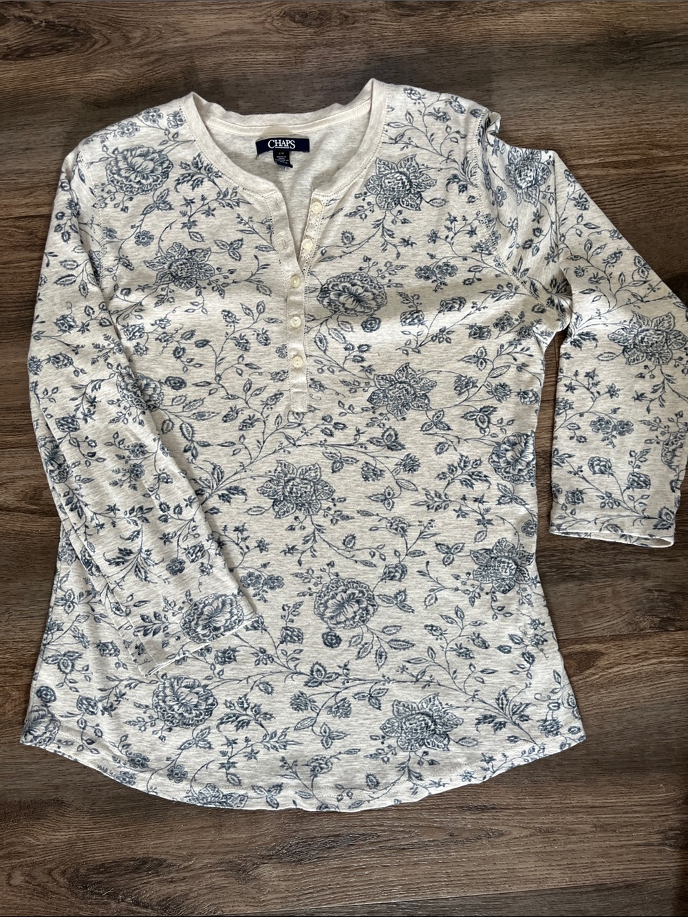 Chaps Cream and Blue Floral Henley 3/4”Long Sleeve Top Sz women’s L